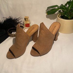 Chic Bamboo Womens Peek Toe Suede Mule Block Heels in Taupe Size 7.5